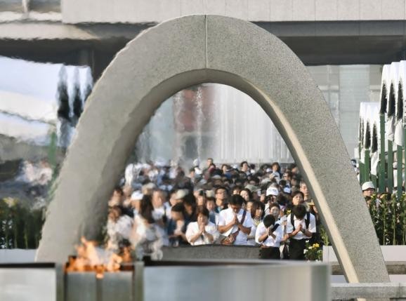 Japan marks 71st anniversary of Hiroshima atomic bombing - ảnh 1
